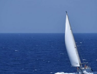 Πόσα χρήματα χρειάζεσαι για να πας διακοπές με σκάφος!- Αν το καλοσκεφτείς δεν είναι πολλά...